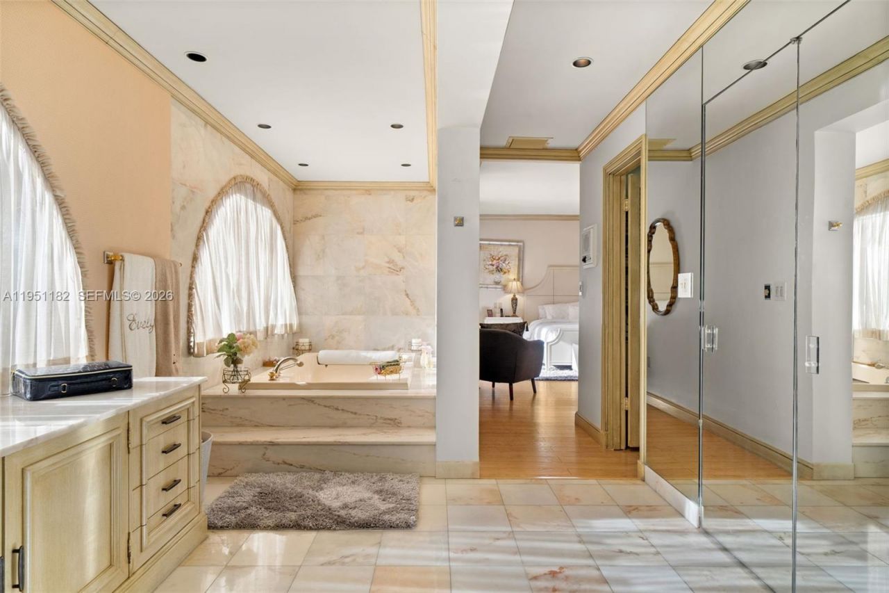 6636 Riviera Dr, Coral Gables, FL 33146 Photo