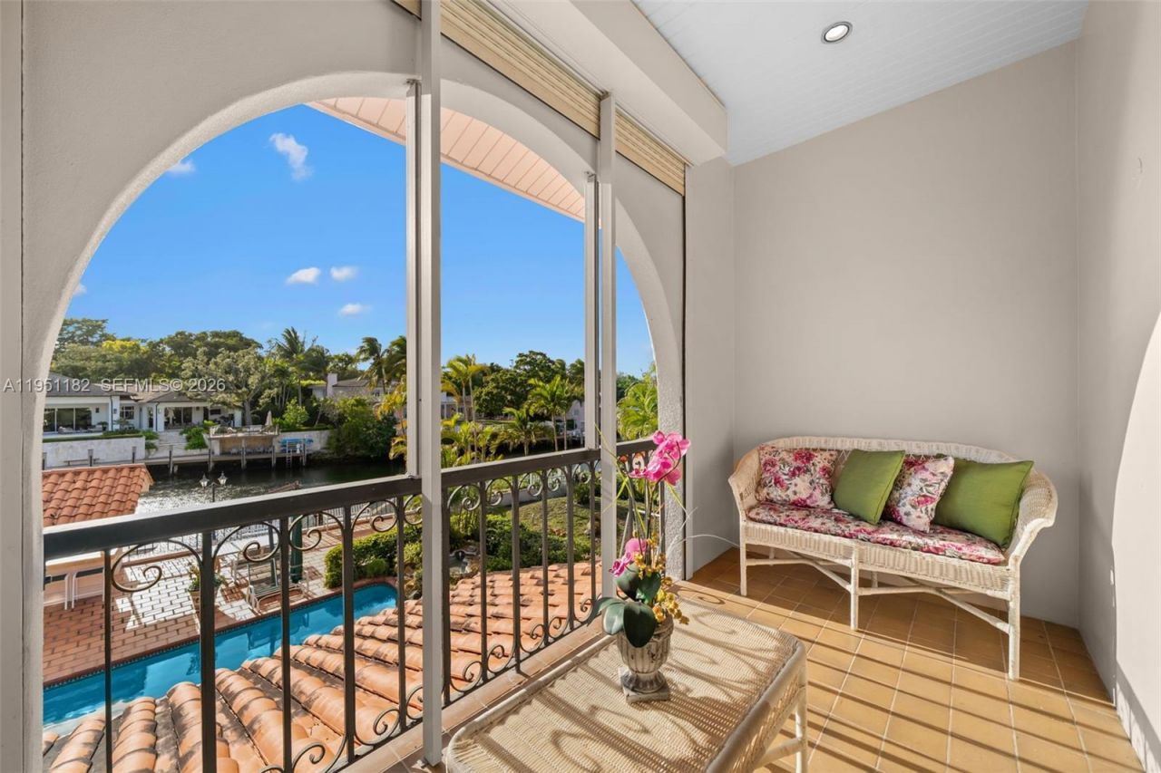 6636 Riviera Dr, Coral Gables, FL 33146 Photo