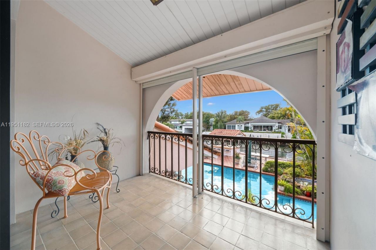 6636 Riviera Dr, Coral Gables, FL 33146 Photo