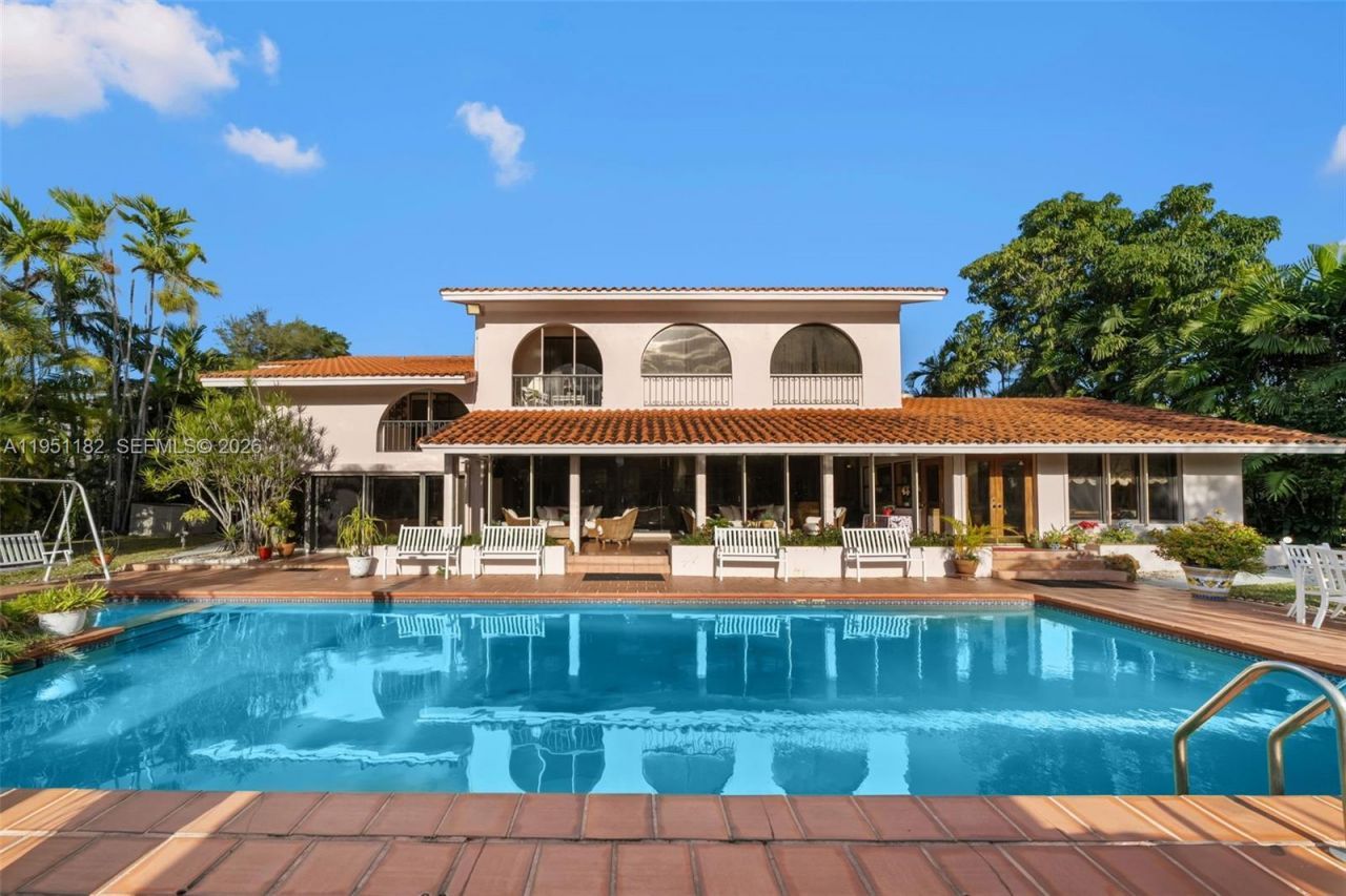 6636 Riviera Dr, Coral Gables, FL 33146 Photo