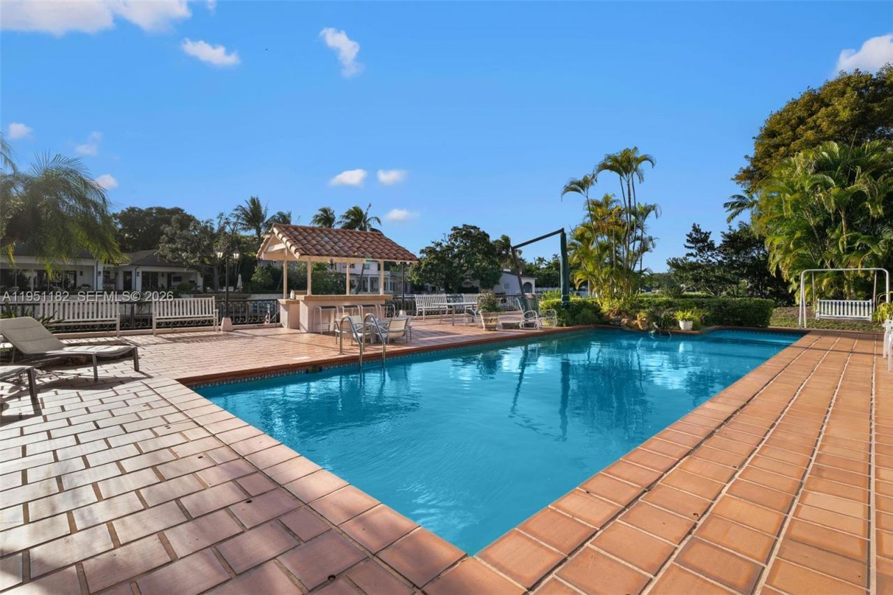 6636 Riviera Dr, Coral Gables, FL 33146 Photo