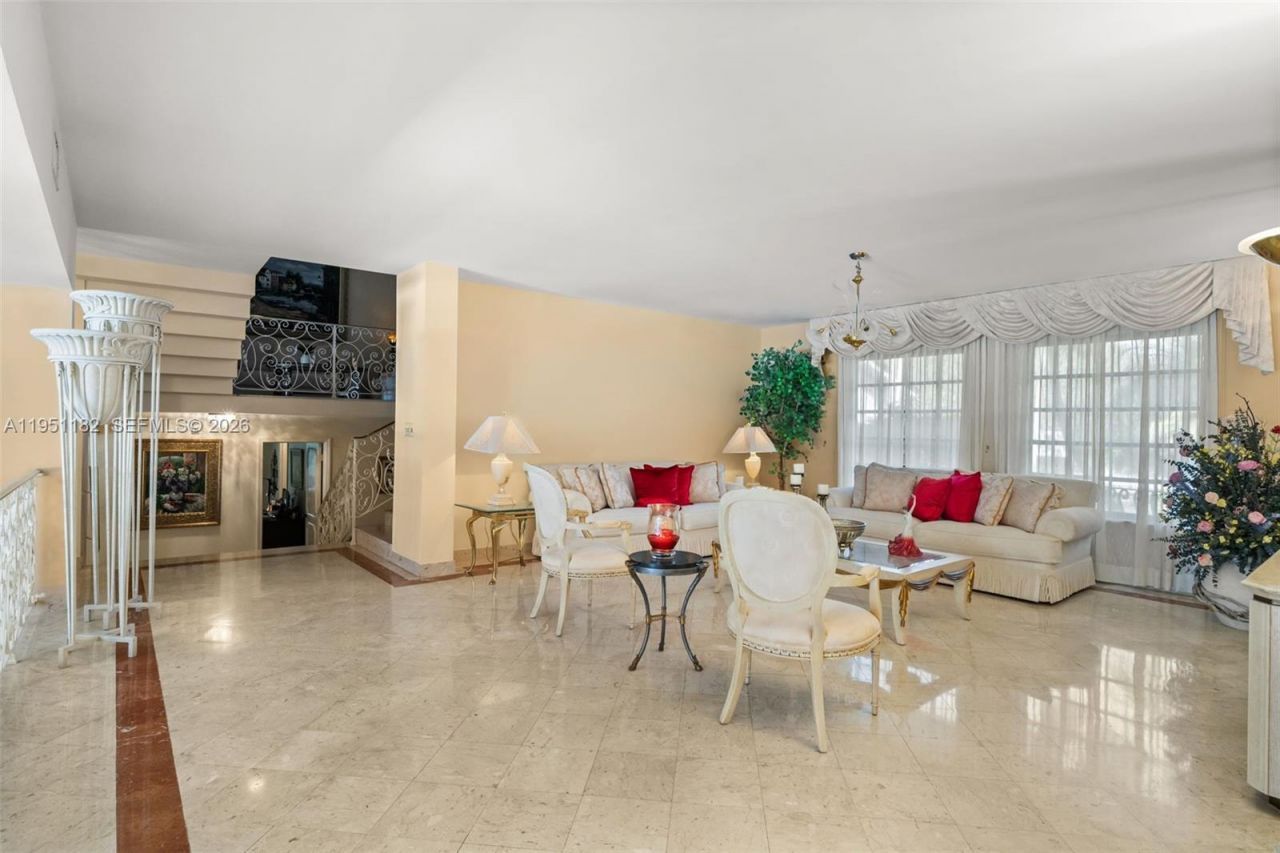 6636 Riviera Dr, Coral Gables, FL 33146 Photo
