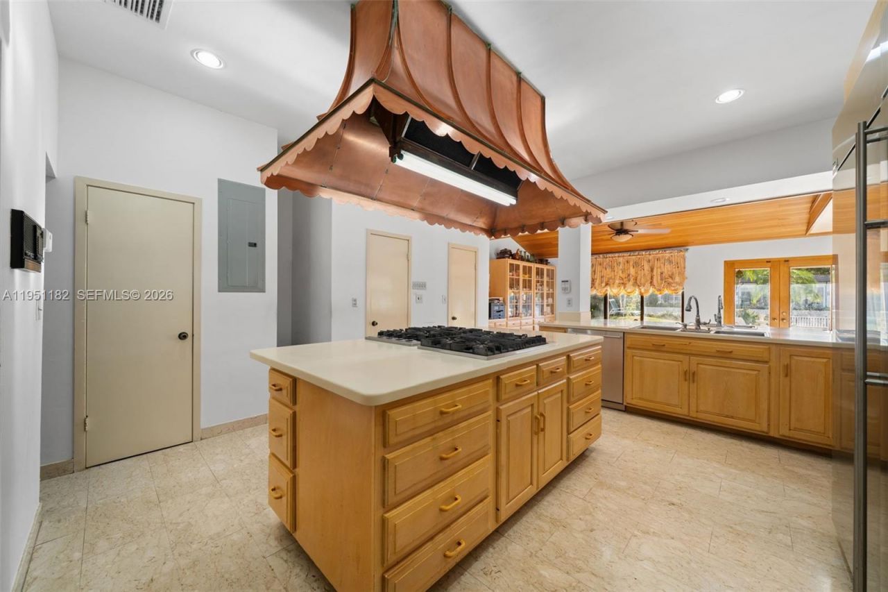 6636 Riviera Dr, Coral Gables, FL 33146 Photo