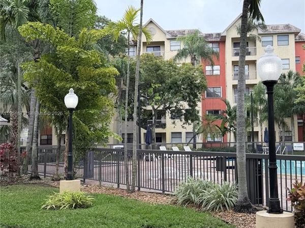 8160 NW Geneva Ct, Unit 202, Doral, FL 33166