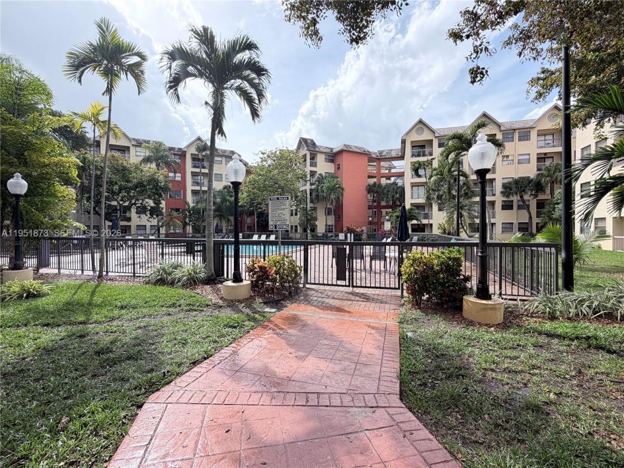 8160 NW Geneva Ct, Unit 202, Doral, FL 33166 Photo