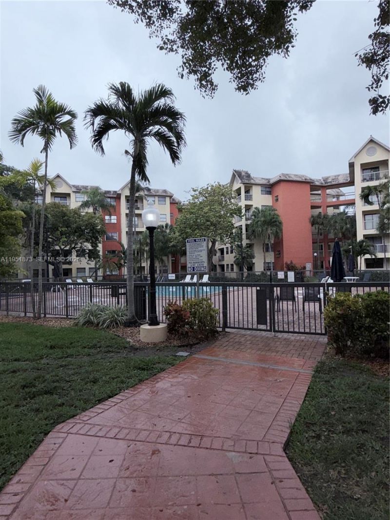 8160 NW Geneva Ct, Unit 202, Doral, FL 33166 Photo