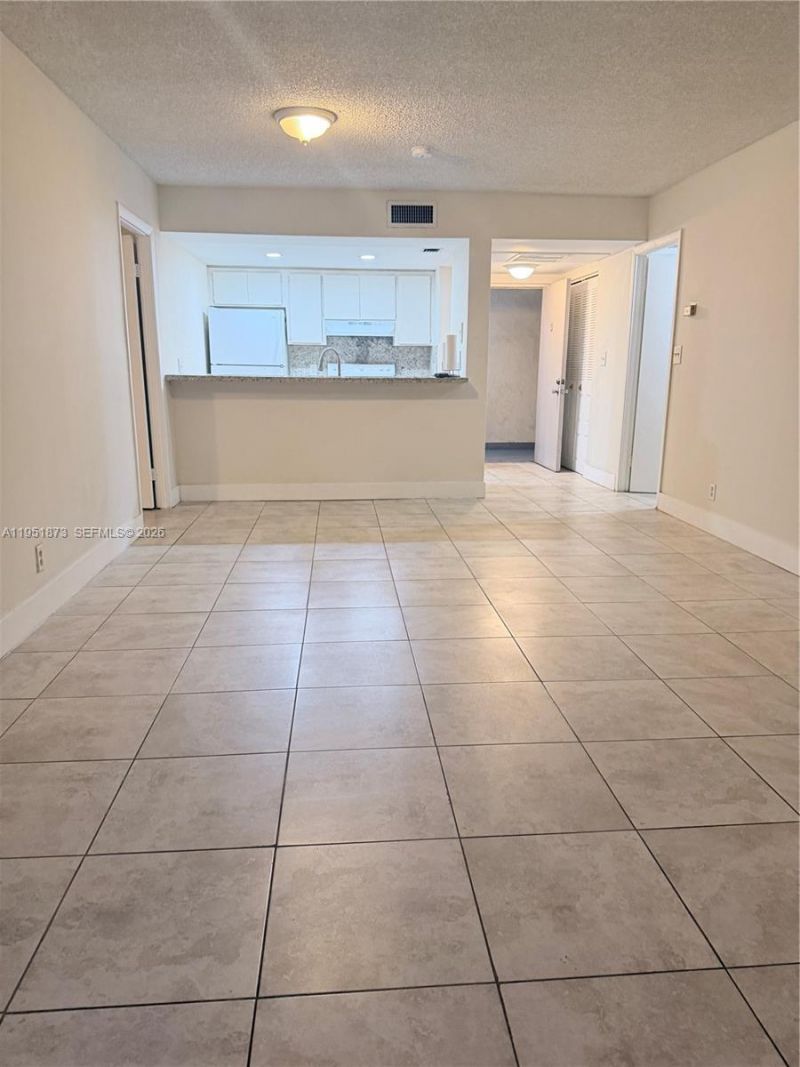 8160 NW Geneva Ct, Unit 202, Doral, FL 33166 Photo