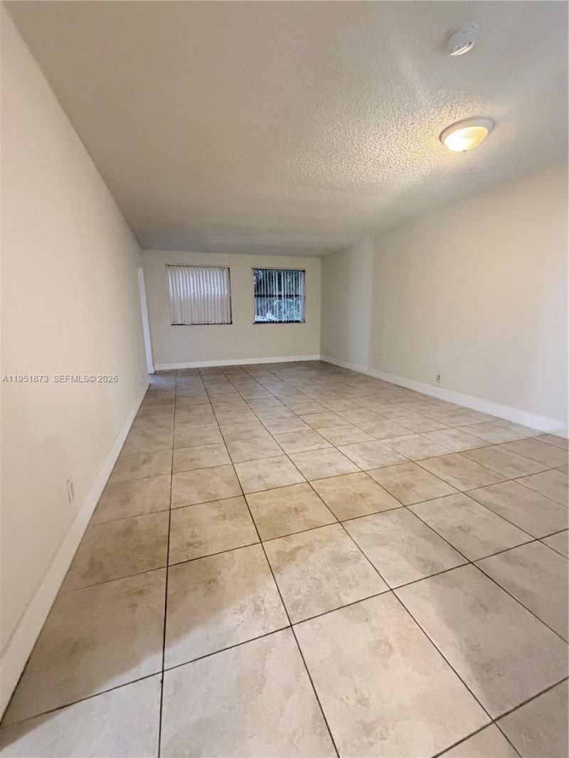 8160 NW Geneva Ct, Unit 202, Doral, FL 33166 Photo