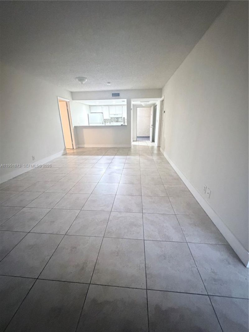 8160 NW Geneva Ct, Unit 202, Doral, FL 33166 Photo
