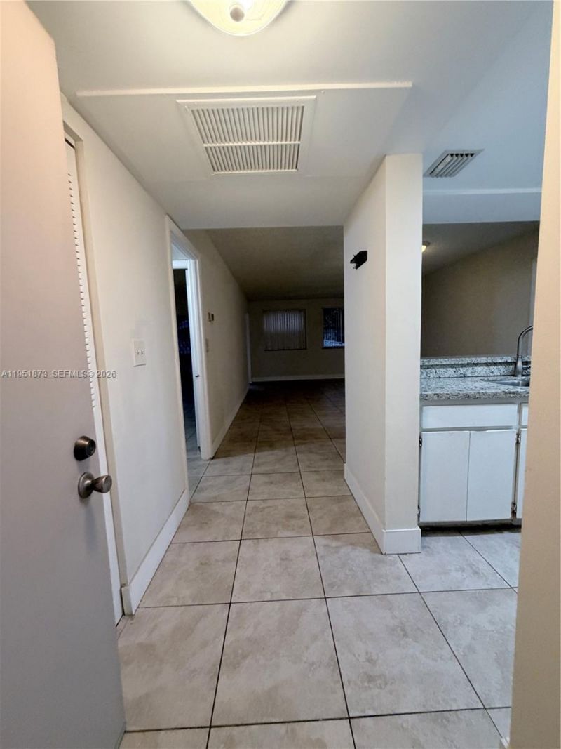 8160 NW Geneva Ct, Unit 202, Doral, FL 33166 Photo