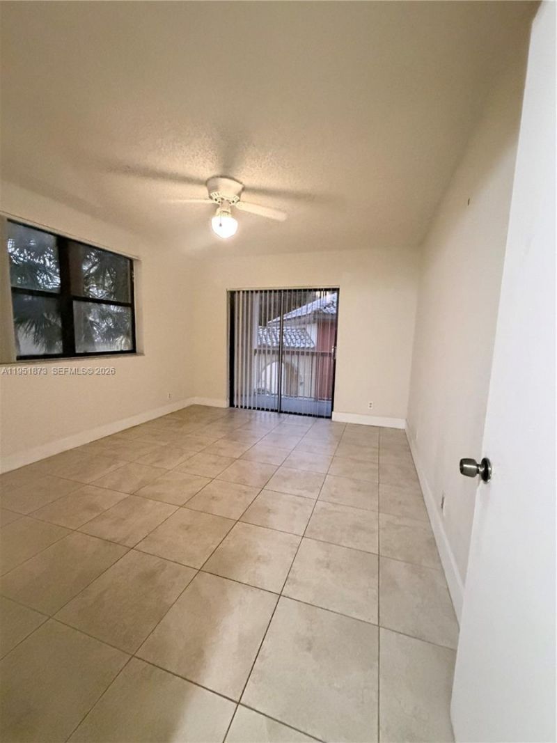 8160 NW Geneva Ct, Unit 202, Doral, FL 33166 Photo