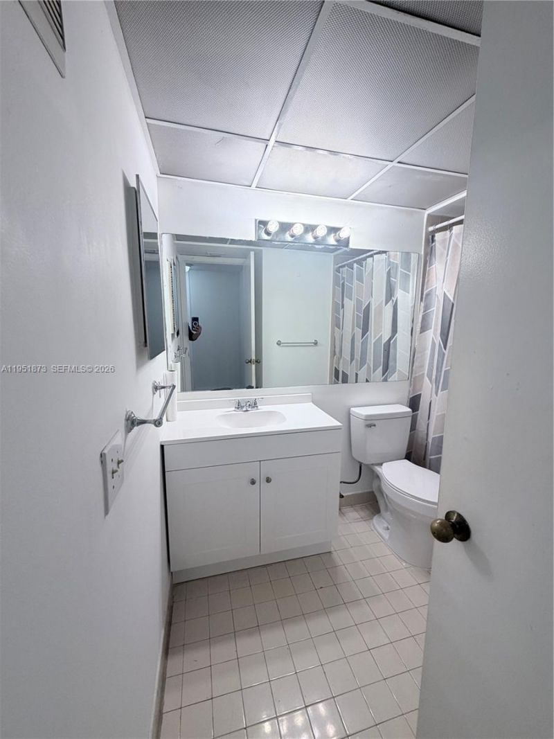 8160 NW Geneva Ct, Unit 202, Doral, FL 33166 Photo