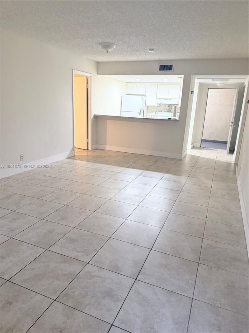 8160 NW Geneva Ct, Unit 202, Doral, FL 33166 Photo