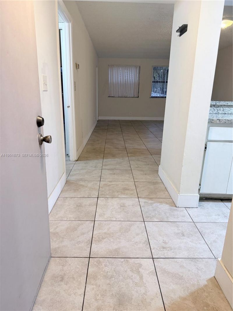 8160 NW Geneva Ct, Unit 202, Doral, FL 33166 Photo