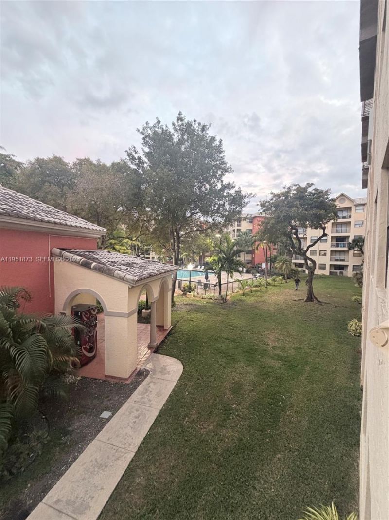 8160 NW Geneva Ct, Unit 202, Doral, FL 33166 Photo