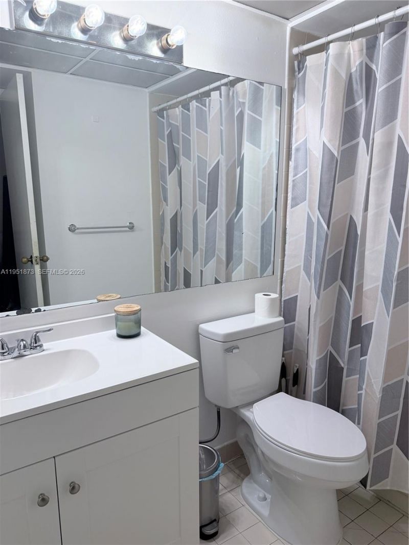 8160 NW Geneva Ct, Unit 202, Doral, FL 33166 Photo