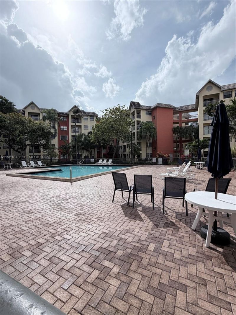 8160 NW Geneva Ct, Unit 202, Doral, FL 33166 Photo