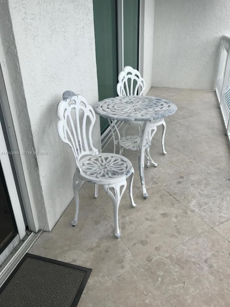 1200 Brickell Bay Dr, Unit 3921, Miami, FL 33131 Photo