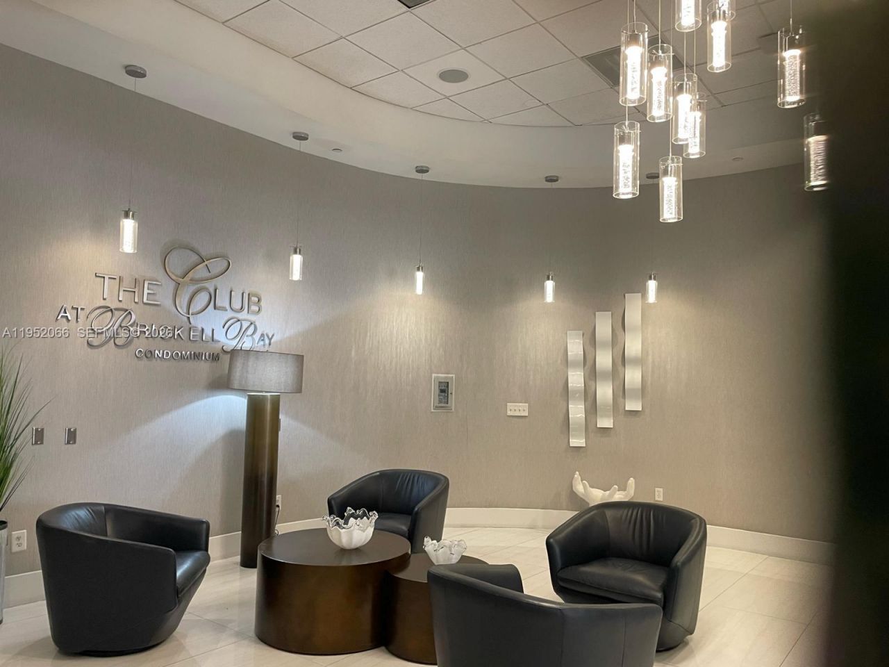 1200 Brickell Bay Dr, Unit 3921, Miami, FL 33131 Photo