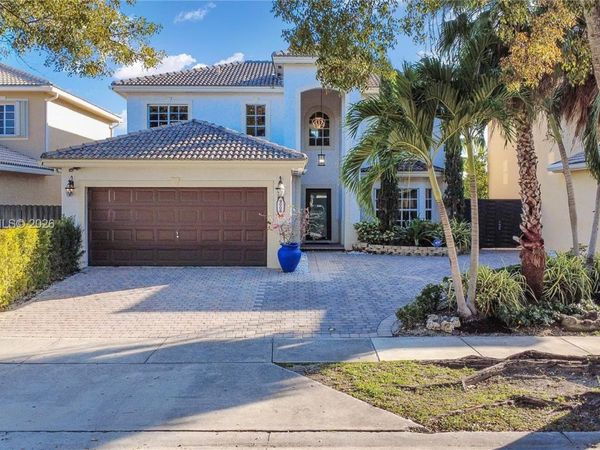 9008 SW 211th Ln, Cutler Bay, FL 33189