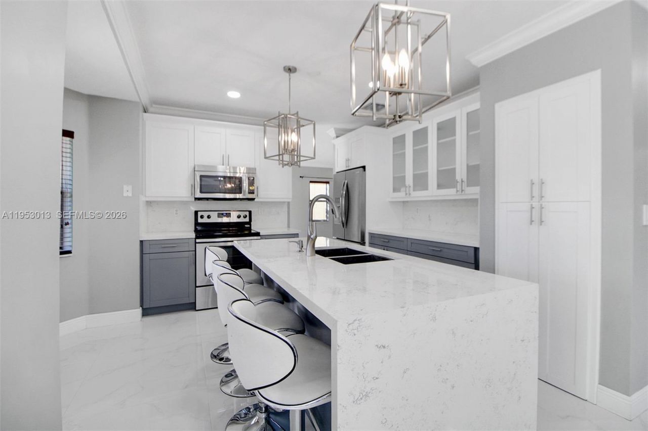 9008 SW 211th Ln, Cutler Bay, FL 33189 Photo