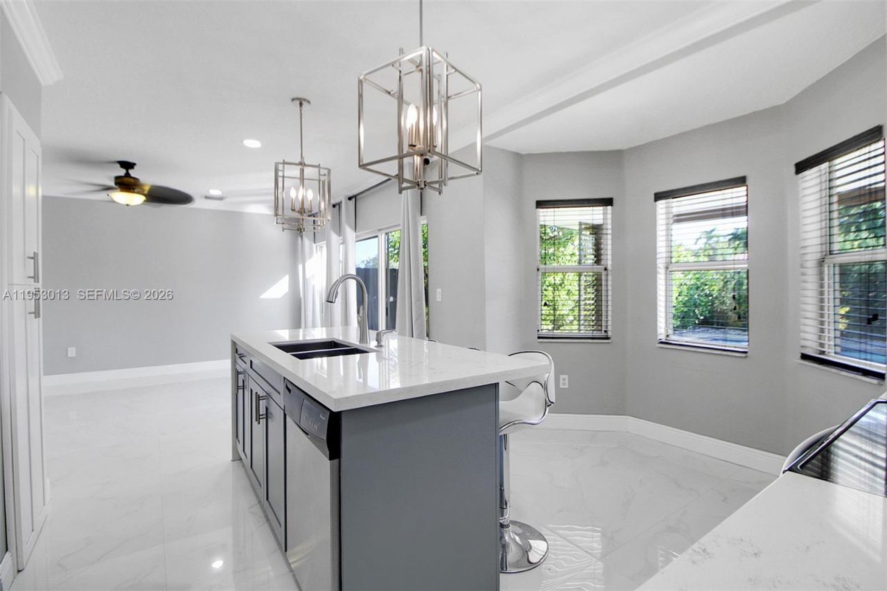 9008 SW 211th Ln, Cutler Bay, FL 33189 Photo