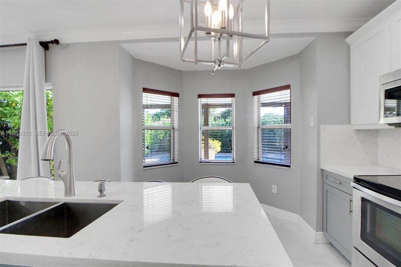 9008 SW 211th Ln, Cutler Bay, FL 33189 Photo