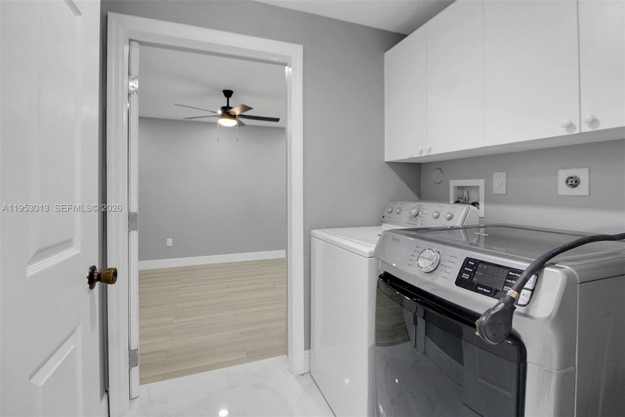 9008 SW 211th Ln, Cutler Bay, FL 33189 Photo