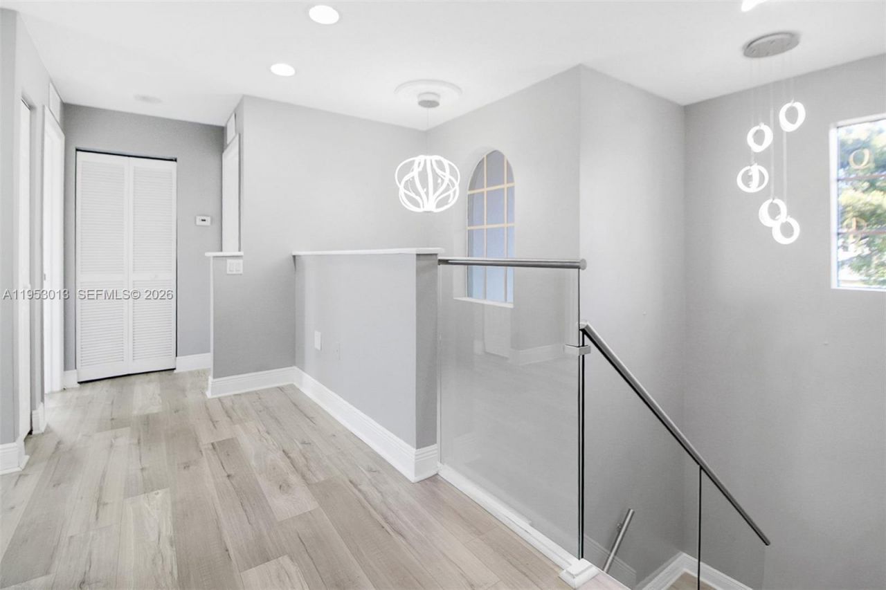 9008 SW 211th Ln, Cutler Bay, FL 33189 Photo