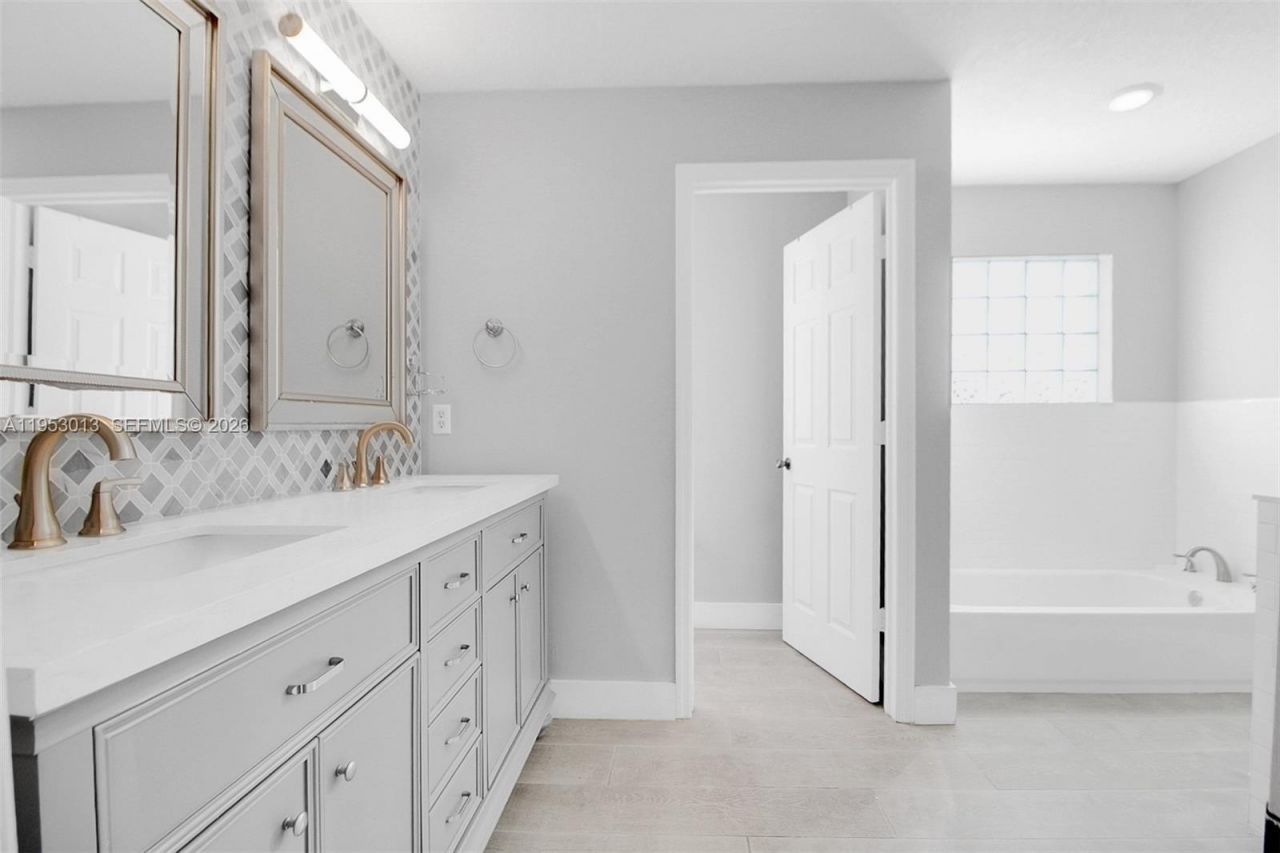 9008 SW 211th Ln, Cutler Bay, FL 33189 Photo