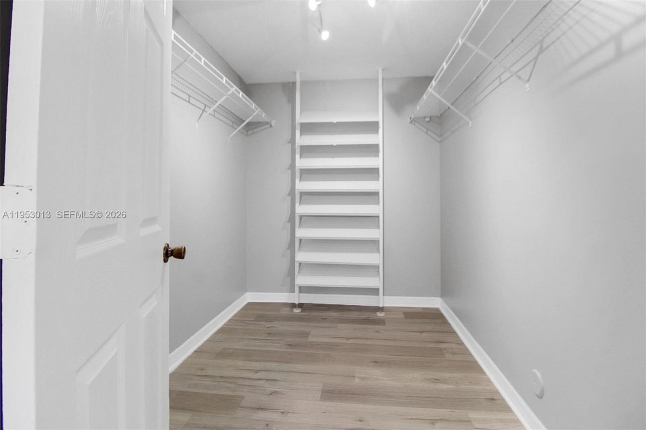 9008 SW 211th Ln, Cutler Bay, FL 33189 Photo