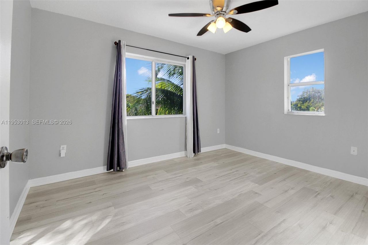 9008 SW 211th Ln, Cutler Bay, FL 33189 Photo