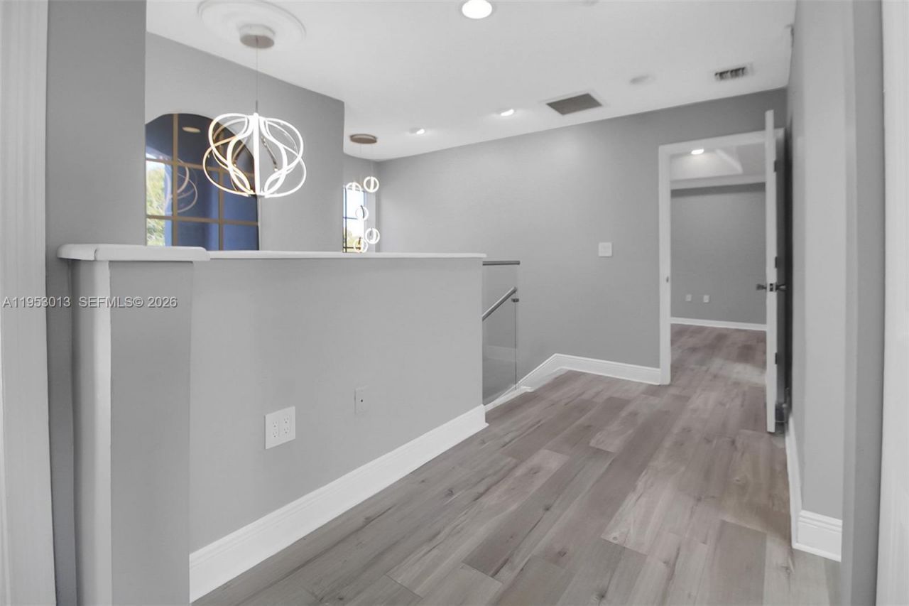 9008 SW 211th Ln, Cutler Bay, FL 33189 Photo