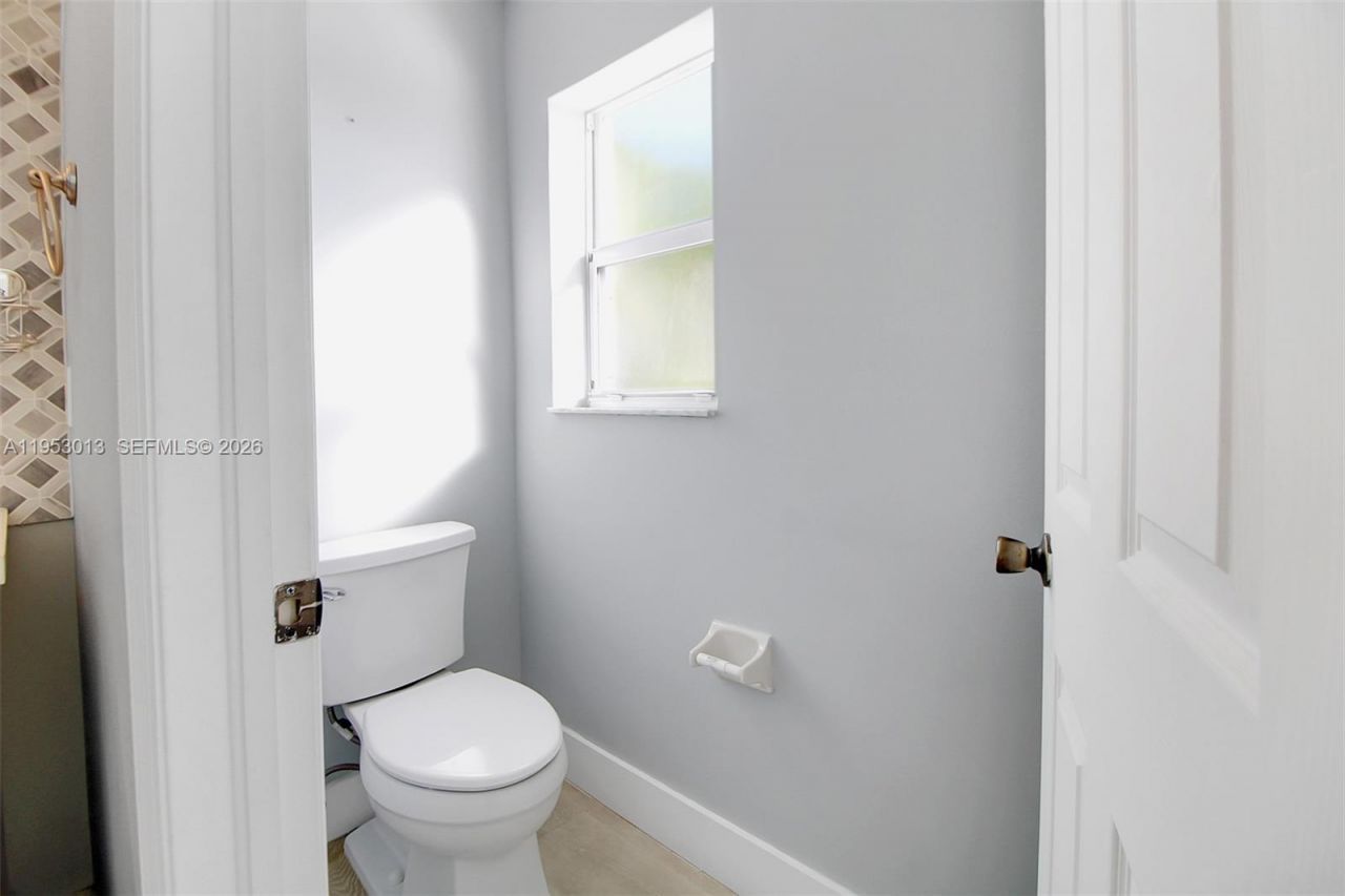 9008 SW 211th Ln, Cutler Bay, FL 33189 Photo