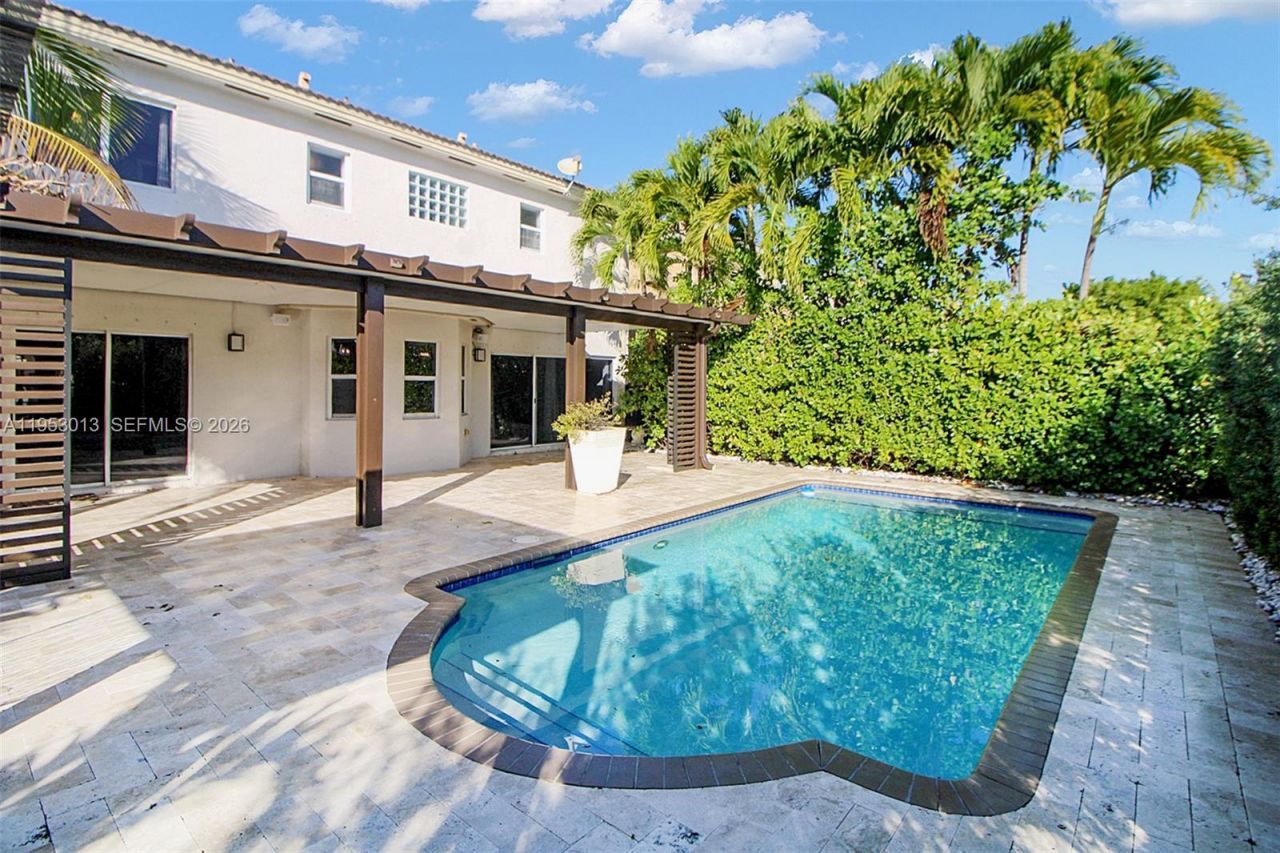 9008 SW 211th Ln, Cutler Bay, FL 33189 Photo