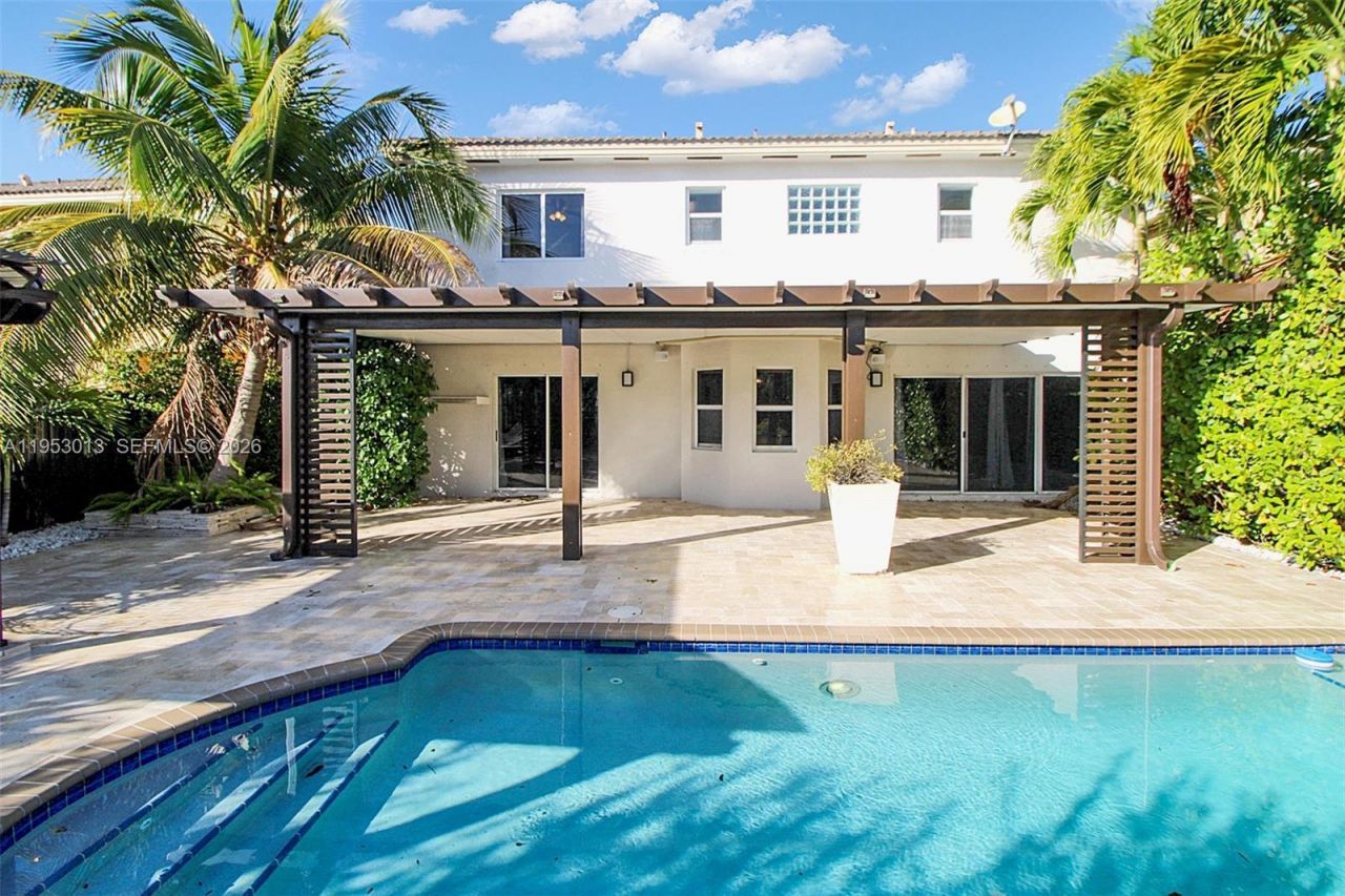 9008 SW 211th Ln, Cutler Bay, FL 33189 Photo