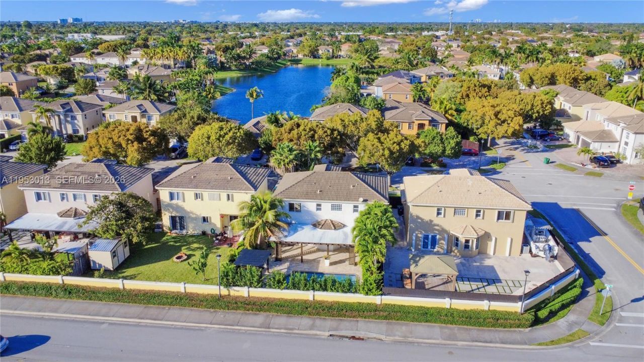 9008 SW 211th Ln, Cutler Bay, FL 33189 Photo