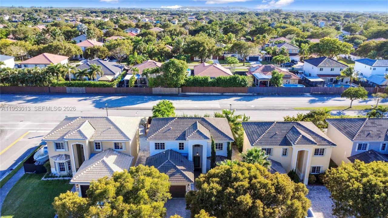 9008 SW 211th Ln, Cutler Bay, FL 33189 Photo