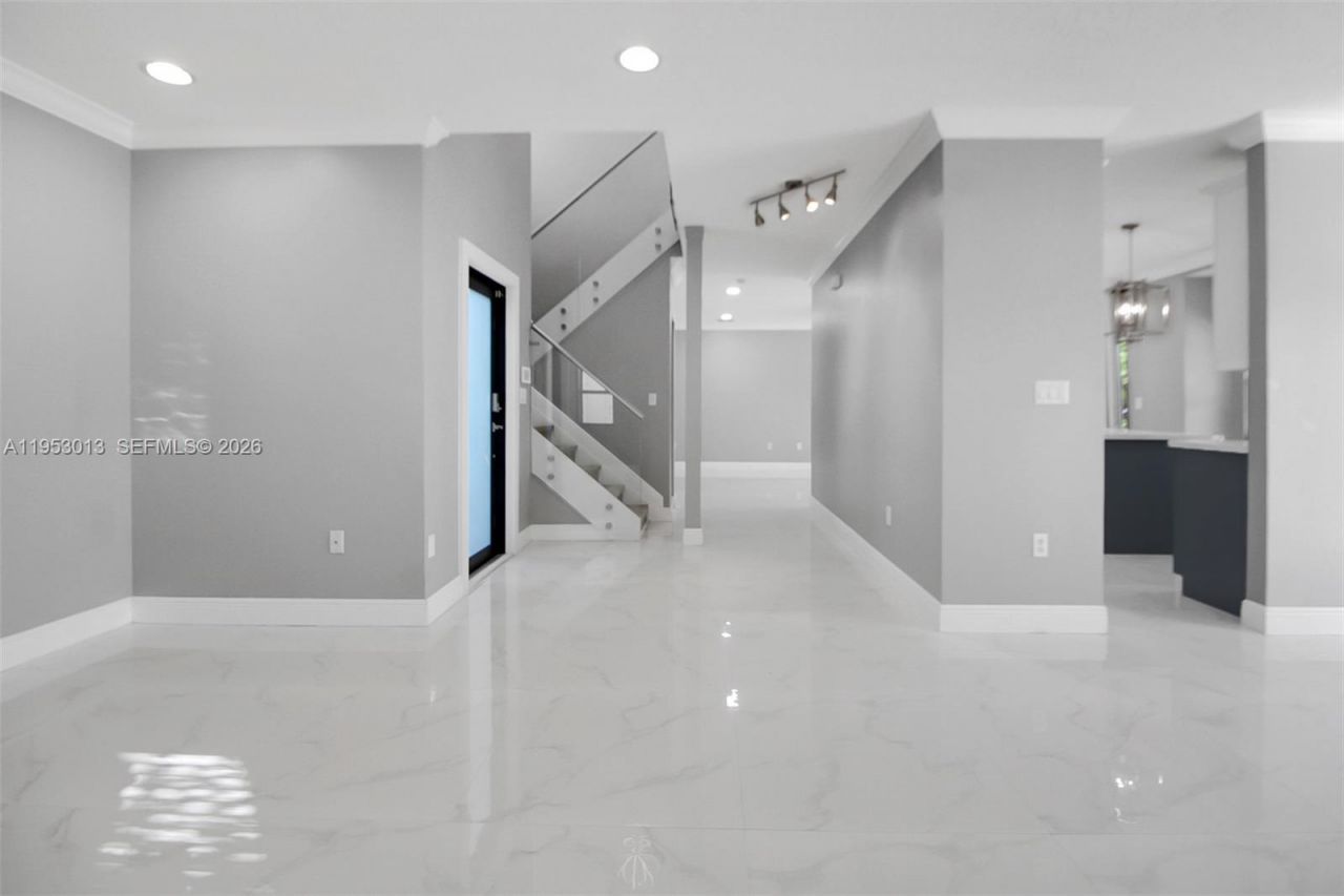 9008 SW 211th Ln, Cutler Bay, FL 33189 Photo