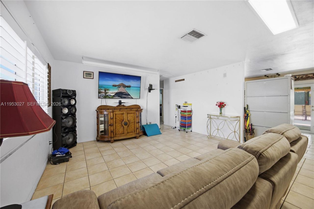 1526 NE 4th Terrace, Cape Coral, FL 33909 Photo