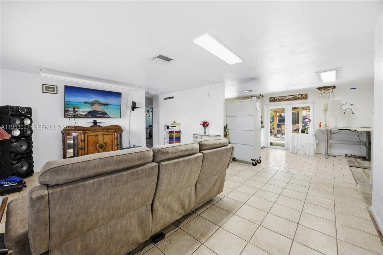 1526 NE 4th Terrace, Cape Coral, FL 33909 Photo