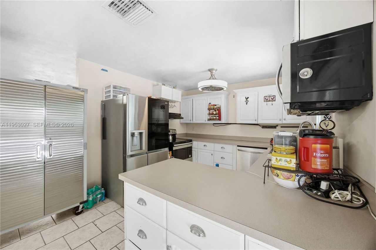 1526 NE 4th Terrace, Cape Coral, FL 33909 Photo