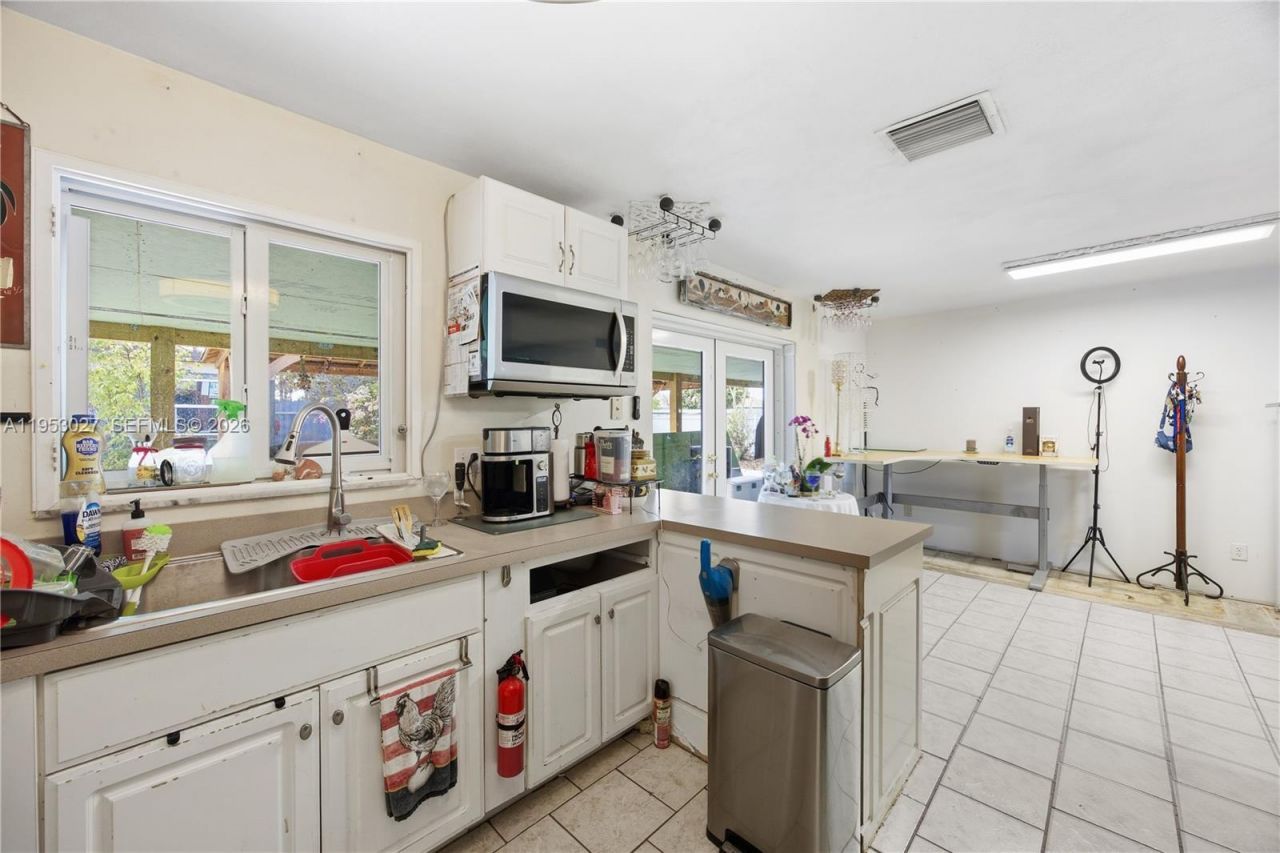 1526 NE 4th Terrace, Cape Coral, FL 33909 Photo