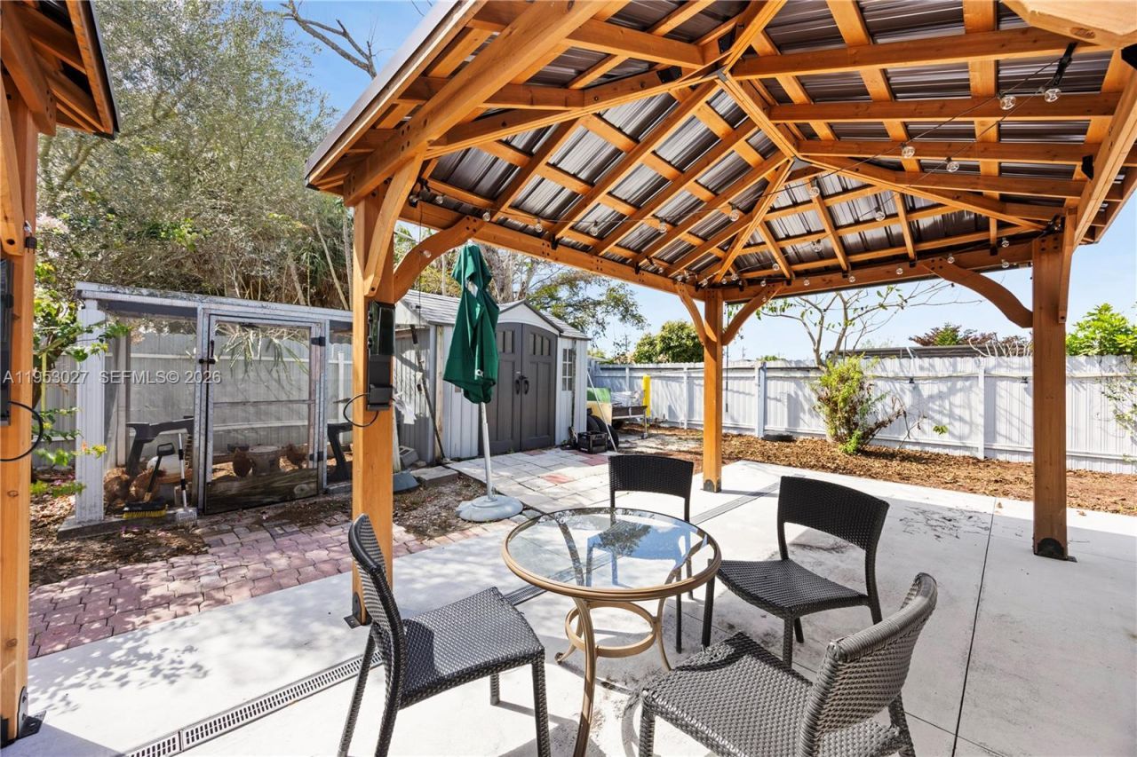 1526 NE 4th Terrace, Cape Coral, FL 33909 Photo