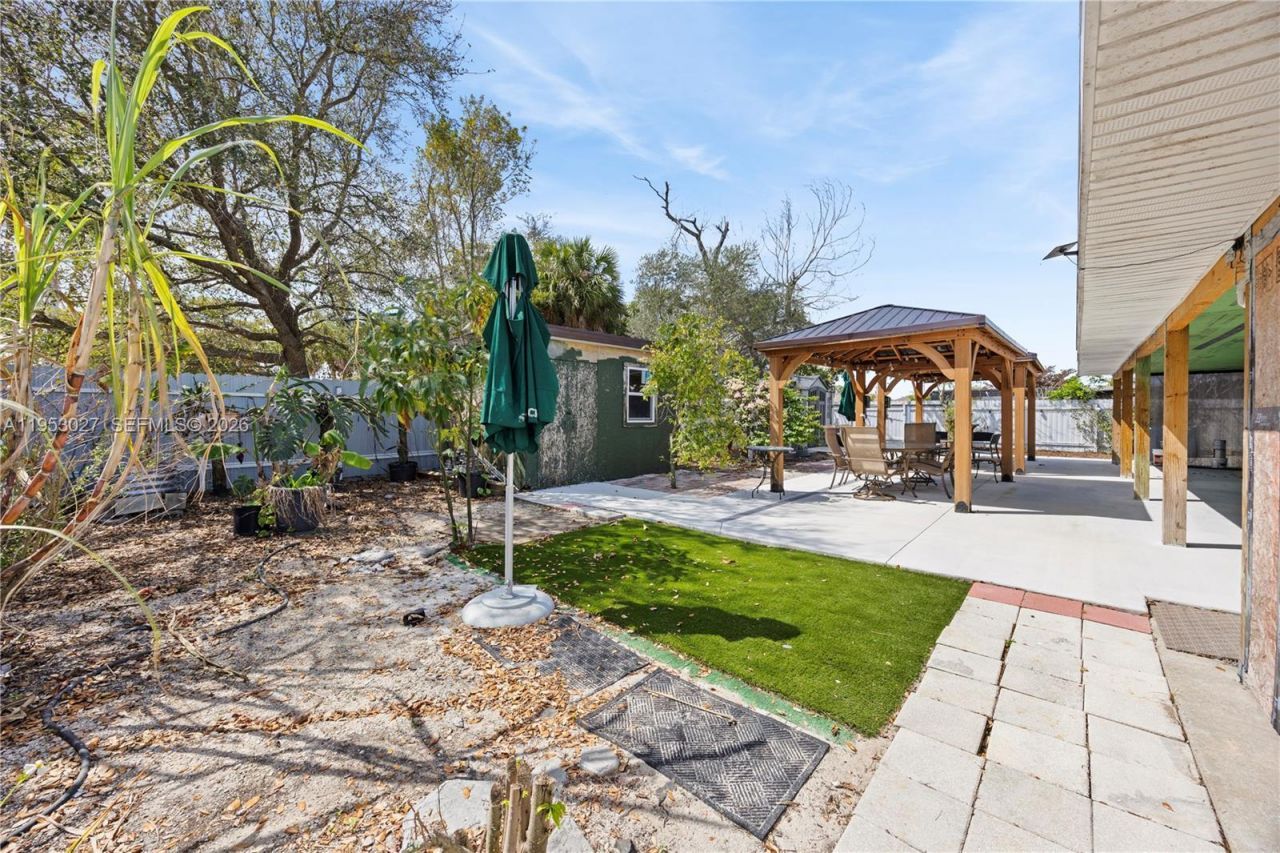 1526 NE 4th Terrace, Cape Coral, FL 33909 Photo