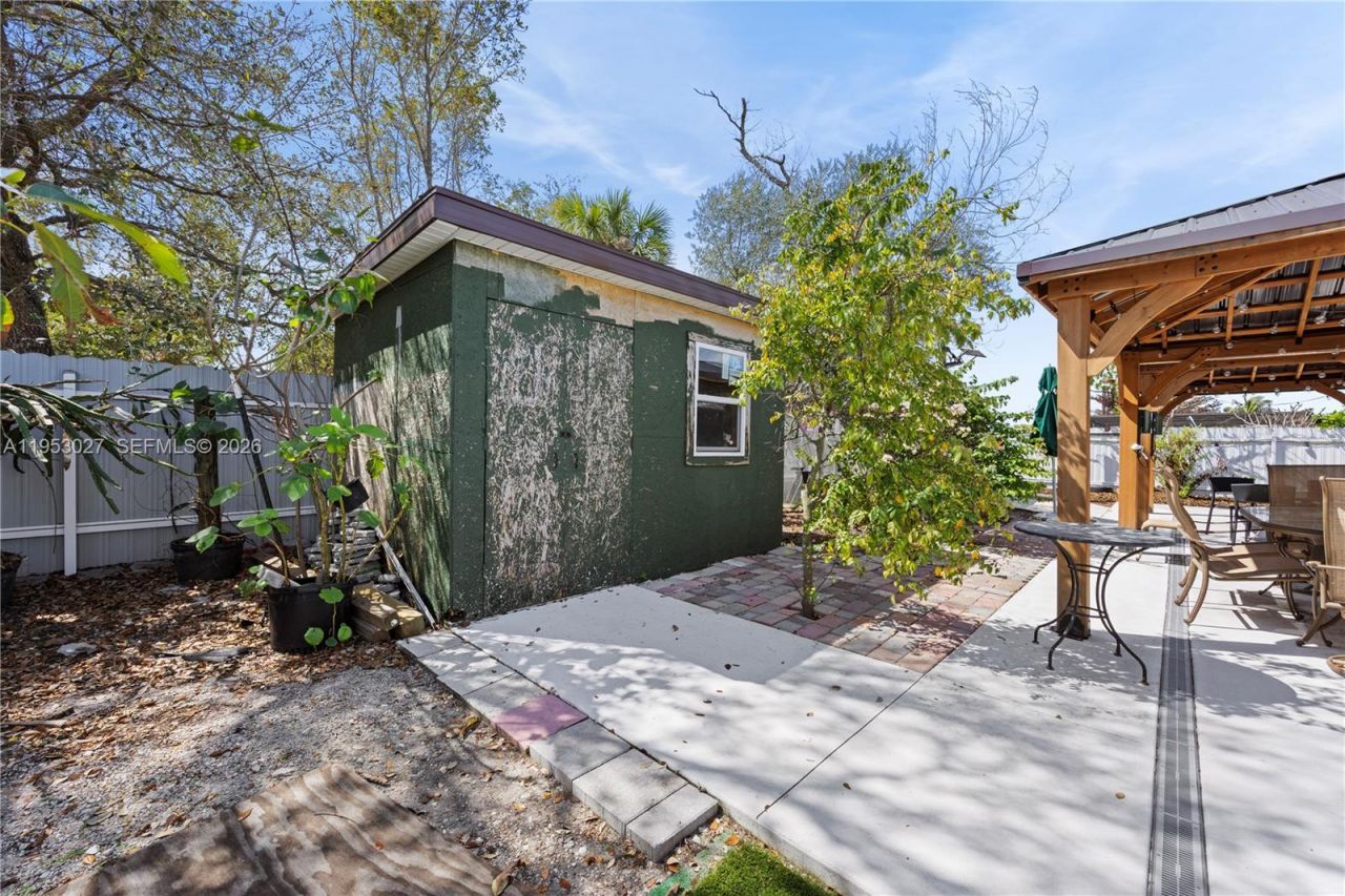 1526 NE 4th Terrace, Cape Coral, FL 33909 Photo