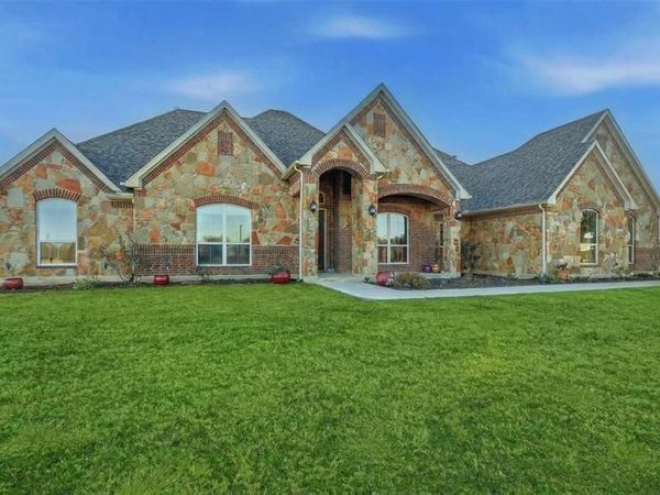 25275 Williams Drive, Justin, TX 76247