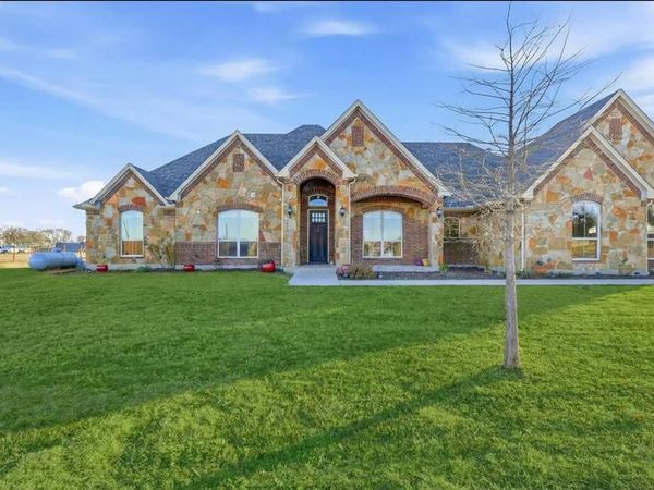 25275 Williams Drive, Justin, TX 76247