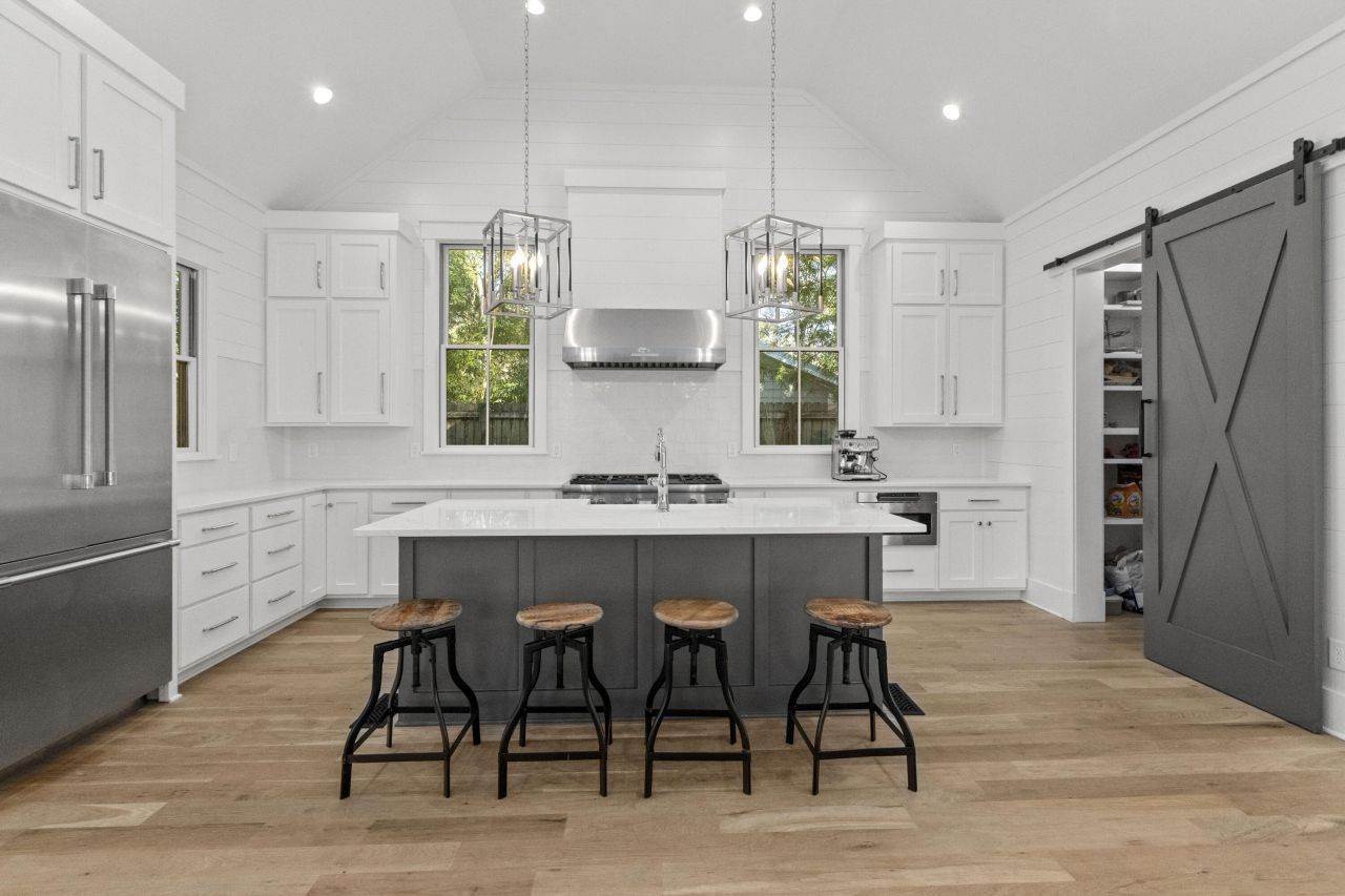 680 Atlantic Street Photo 10