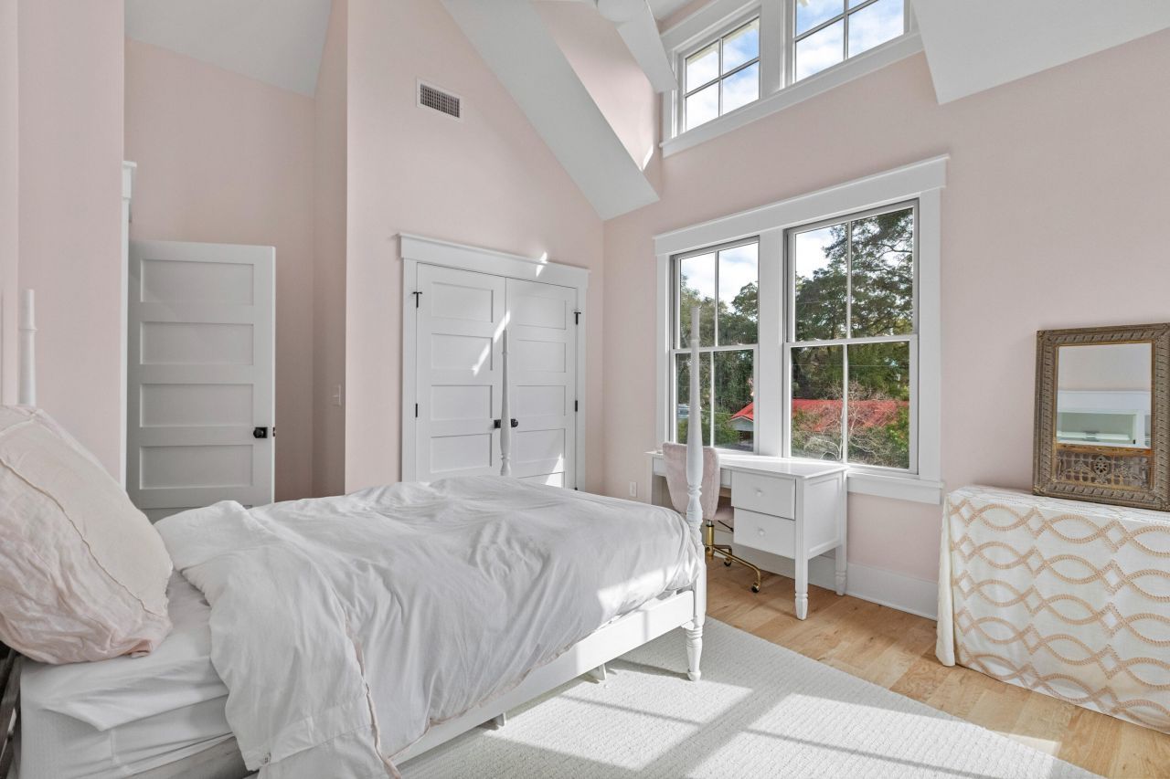 680 Atlantic Street Photo 32